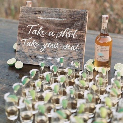 Wedding Seating Plan Ideas - Make Happy Memories Rustic Wooden Wedding Signs, Wedding Drink Station, Fall Wedding Color Schemes, Fest Temaer, Wooden Wedding Signs, Boda Mexicana, Montana Wedding, Brown Wedding, Wedding Drink