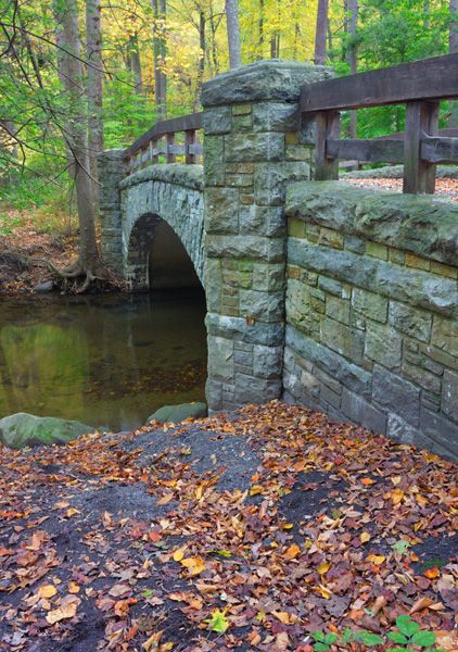 The Real Sleepy Hollow - The Headless Horseman Bridge Sleepy Hollow New York Aesthetic, Sleepy Hallow Ny, Sleepy Hollow Sign, Sleepy Hallow New York, Headless Horseman Aesthetic, Sleepy Hollow Halloween, Sleepy Hollow Ny, Sleepy Hollow New York, Tarrytown Ny