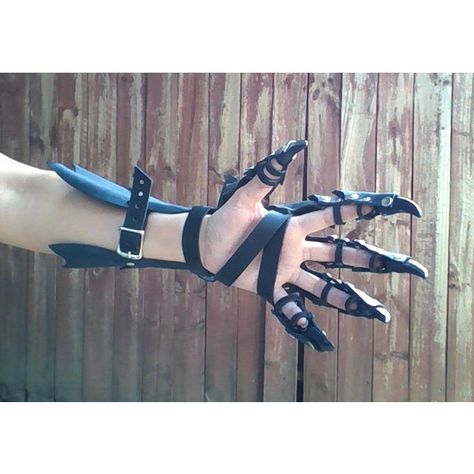 Claw Gloves, Dragon Claw Guantlets- Leather Armor Claws- PAIR ($245) ❤ liked on Polyvore featuring accessories, gloves, leather gloves, claw gloves and real leather gloves Claw Gauntlet, Dragon Gauntlets, Armadura Cosplay, Claw Gloves, Dragon Claw, Leather Armor, Knight Armor, Fantasy Clothing, Character Outfits