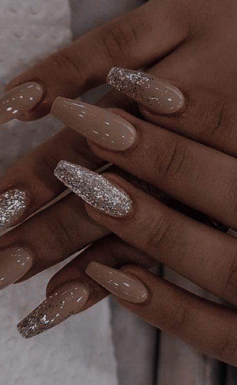 Prom Nails White, Ongles Beiges, Champagne Nails, Glitter Nails Acrylic, Prom Nail, Wedding Nails Glitter, White Prom, Beige Nails, Fall Acrylic Nails