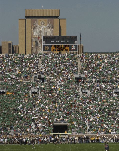 Football Crowd, Noter Dame, Happy Trail, Go Irish, South Bend Indiana, Notre Dame Football, Dream College, Foot Ball, Academic Motivation