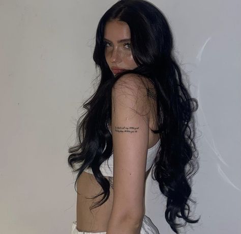 Greta Kazaren, Insta Baddie Makeup, Black Hair Green Eyes, Brown Eyes Black Hair, Subtle Makeup, Girls With Black Hair, Twitter Icon, Long Black Hair, Dangerous Woman