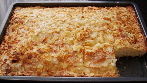 German Butter Cake, Tastee Recipe, German Food Authentic, German Desserts, German Cake, German Baking, Butter Cake Recipe, German Recipes, Sheet Cake Pan