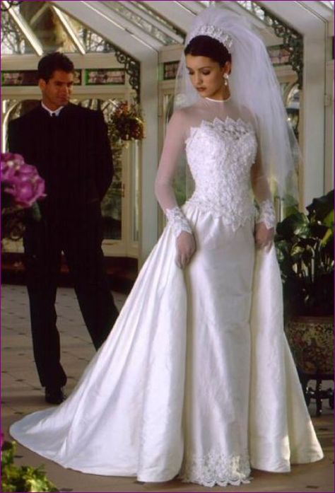 maybe 1980 not sure Bridal Gown 2023, 80s Bride, Wedding Dresses 90s, Wedding Dresses 80s, Regal Fashion, 1980s Wedding Dress, 90s Wedding Dress, Vintage Bridal Fashion, Wedding Dress Veil