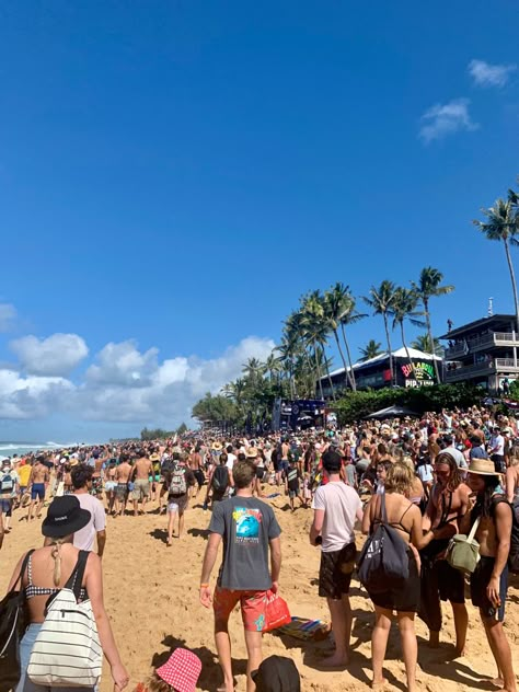 hawaiian surf competition Australia Surf Aesthetic, Surf Competition Aesthetic, Brazil Surf Aesthetic, Surfing Competition Aesthetic, Surfing In Hawaii, Surfing Competition, Surfer Vibes, Surf Competition, Billabong Surf