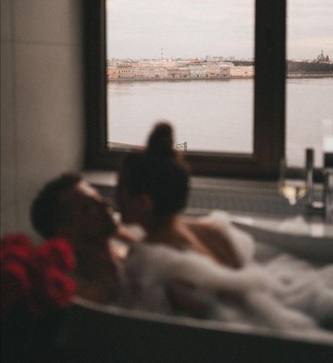 Hot Tub Kiss, Couple In Bath Tub Aesthetic, Take A Bath Together Couple, Hotel Night With Boyfriend, Lovers In Bed, Couple Bathtub Aesthetic, Bath Date, Bath Tub Aesthetic, Villain Falls In Love