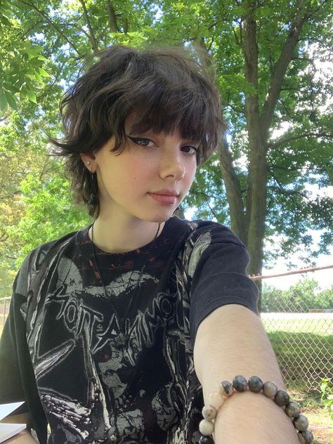 Short Wolfcut, Non Binary Haircuts, Bixie Haircut, Grunge Haircut, Hairstyle Shorthair, Hairstyles School, Braid Tool, Short Hair Tomboy, Short Grunge Hair