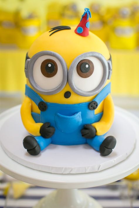 Image Despicable Me Cake, One In A Minion, Despicable Me Party, Minion Birthday Cake, Minion Theme, Mini Torte, Minion Birthday Party, Cute Minions, A Minion