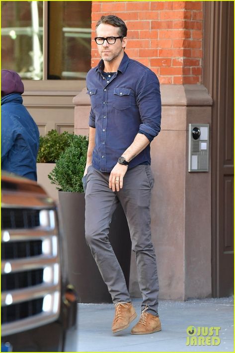 Ryan Reynolds Fashion, Chinos Men Outfit, Chinos Men, Double Pocket Shirt, Monkey Boots, Older Mens Fashion, Mens Smart Casual Outfits, Smart Casual Menswear, Tom Ford Glasses