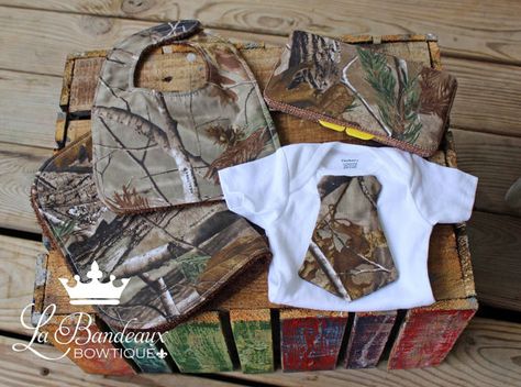 Real Tree Camouflage 4 Piece Baby Gift Set by LaBandeauxBowtique Camo Baby Clothes, Baby Boy Camo, Baby Clothes Country, Mossy Oak Camo, Camo Outfits, Camo Baby Stuff, Yoga Iyengar, Country Kids