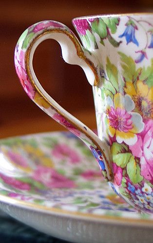 Chintz China, Floral China, Pretty Tea Cups, Antique Tea Cups, Pretty China, Cuppa Tea, Cup Art, Teapots And Cups, Antique Tea