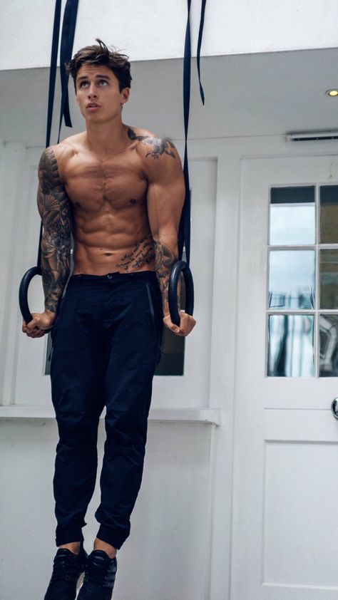 Adi gillespie Adi Gillespie, Gym Boy, Fitness Inspiration Body, Crossfit Workouts, Life Success, Kettlebell Workout, Shirtless Men, Calisthenics, Good Looking Men