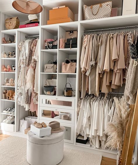 Dream Closet Design, Open Closet, Wardrobe Room, Closet Room, Closet Decor, Dekorasi Kamar Tidur, Casa Vintage, Bedroom Closet Design, Dream Closets