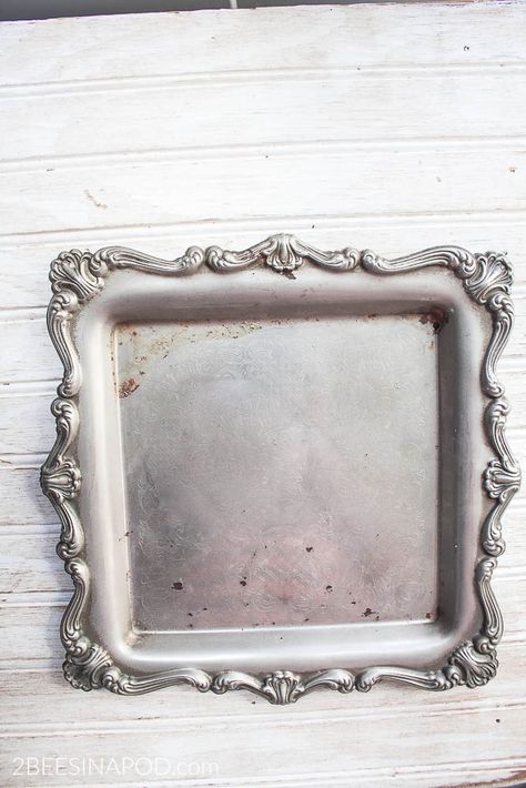 Painting Silver Trays, Silver Tray Makeover, Silver Tray Repurpose, Painted Silver Trays, Silver Tray Decor, Jewelry Table Display, Recycle Crafts Diy, Platter Ideas, Photo Frame Display