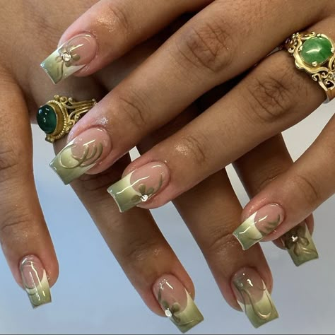 Green And Brown Almond Nails, Green Ombre French Tip Nails, Green And Brown Nail Designs, Green And Gold Short Nails, Green Nail Designs Almond, Green Nails Acrylic Short, Earthy Tone Nails, Dark Green Nails Designs, Green Aesthetic Nails