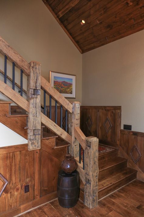 farmhouse rustic stair railing ideas 22 Rustic Stair Railing Ideas, Rustic Stair Railing, Sand Creek Post And Beam, Stairs Wooden, Stair Railing Ideas, Barn Remodel, Rustic Staircase, Rustic Family Room, Rustic Stairs