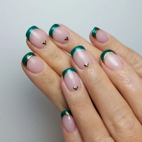 Explore the depth of dark emerald green French tip nails. Our blog post dives into how to make this rich shade work for any nail length, from trendy short to elegant long. Adorn with silver for a cool contrast, gold for warmth, or rhinestones for sparkle. Square short tips keep it modern, while a hint of flower design adds a soft, romantic touch. Emerald Green Nails, Emerald Nails, Green Acrylic Nails, Elegant Manicure, Dark Green Nails, Green Nail Art, Gold Nail Polish, Gold Nail Designs, Nails Gold