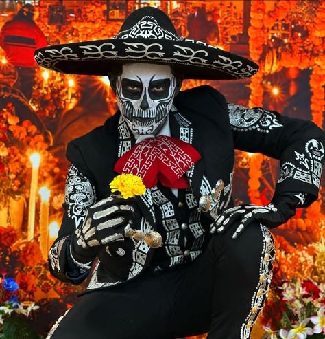 Mariachi Costume, Mexico Costume, Catrina Costume, Skeleton Face Paint, Creepy Halloween Costumes, Mexican Art Tattoos, Skeleton Face, Cholo Art, Amazing Halloween Makeup