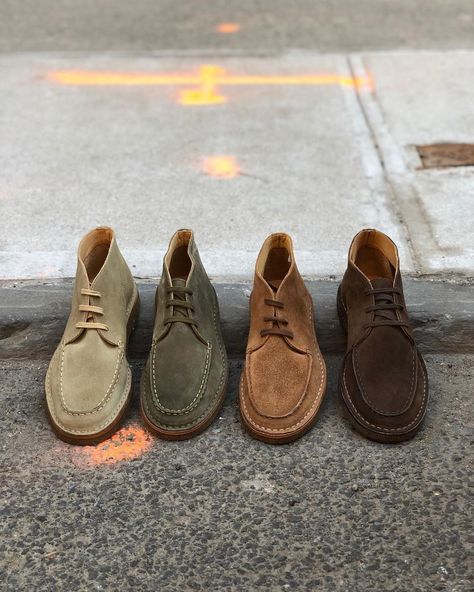 Suede Chukka Boots Men Outfit, Piti Uomo, Suede Boots Men, Mens Suede Shoes, Fall Suede, Men Shoes Casual, Mens Suede Boots, Boots Men Outfit, Suede Shoes Men