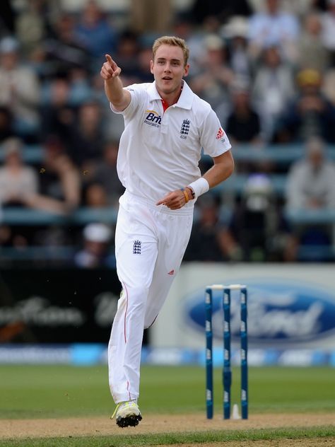 Stuart Broad (Eng) take 6 wickets, celebrates the wicket of Ross Taylor, vs New Zealand, 2nd Test, Wellington, 2nd day, March 15, 2013 Cricket Aesthetic, Ross Taylor, Sport Cricket, Cricket Photos, Ashes Cricket, Cricket England, England Cricket Team, Fast Bowling, Stuart Broad