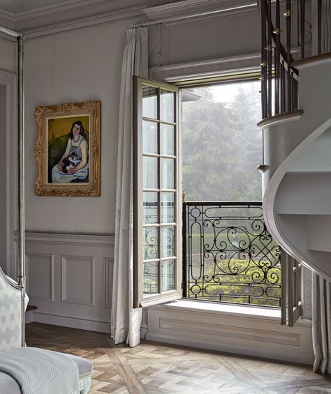 Bedroom Juliet Balcony Ideas, French Doors Juliet Balcony, Juliet Balcony Windows, Bedroom With French Doors To Balcony, Rooms With Balcony Bedrooms, French Apartment Balcony, Juliet Balcony Doors, Balcony With Arches, French Juliette Balcony