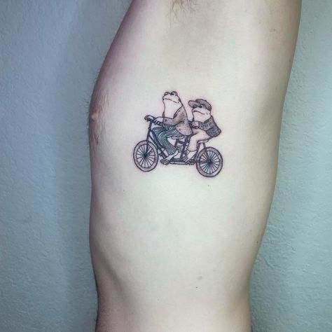 Izabella Tattoo Artist on Instagram: “FROG AND TOAD! I love this couple. There’s a super cute tiktok I made at the very end. I think I’m getting better at making them! Thank you…” Frog And Toad Tattoo, Still Tattoo, Goth Girlfriend, Emo Tattoos, Bestie Tattoo, Frog Tattoos, Stylist Tattoos, Poke Tattoo, Matching Tattoo