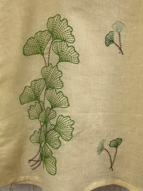 Ginko Embroidery Pattern, Ginko Leaf Embroidery Pattern, Ginkgo Leaf Embroidery, Lemko Embroidery, Gingko Embroidery, Embrodiary Design, Leaf Embroidery Pattern, Colorful Fabric Patterns, Kantha Pattern