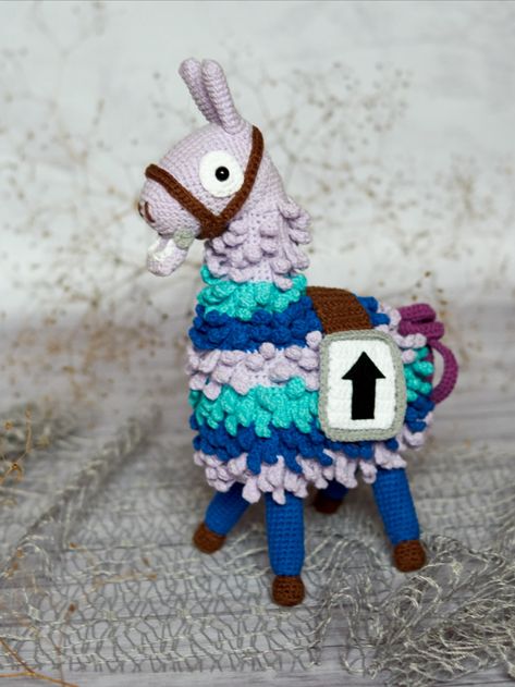 My Llama Toy's height - 29 cm. ⠀ Toy stand independently. The body with strands and head crocheted as one detail. Crochet Fortnite Llama, Fortnite Crochet Patterns, Crochet Fortnite, Llama Crochet Pattern, Fortnite Llama, Llama Toy, Designer Crochet, Amigurumi Crochet, Baby Stuff