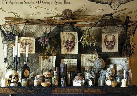 Voodoo Halloween, Soirée Halloween, Imprimibles Halloween, Victorian Halloween, Halloween Apothecary, Casa Halloween, Halloween Potions, Adornos Halloween, Halloween Kitchen