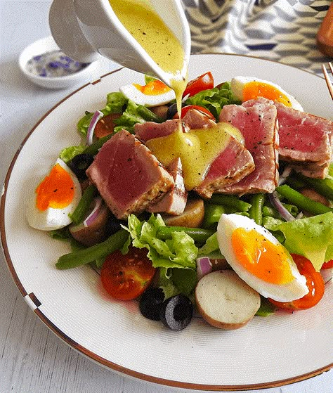 Seared Tuna Salad, How To Cook Tuna, Salad Nicoise, Tuna Nicoise Salad, Nicoise Salad Recipe, Tuna Dishes, Salad And Fries, Mustard Vinaigrette, Healthy Tuna