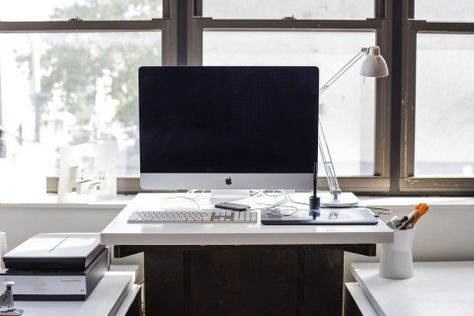 Stand-Up Desk hack from IKEA #StandUp #desk #ikea Transforming Desk, Desk Ikea Hack, Standing Desk Hack, Ikea Standing Desk, Ikea Stand, Office Inspiration Workspaces, Desk Ikea, Diy Standing Desk, Ikea Desk Hack