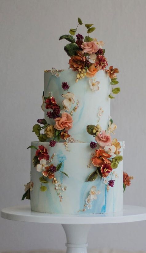 Textured Wedding Cakes, Painted Wedding Cake, Cake With Flowers, Traditional Wedding Cake, Wedding Cake Ideas, Floral Wedding Cake, Floral Wedding Cakes, Wedding Dessert Table, Cake Trends