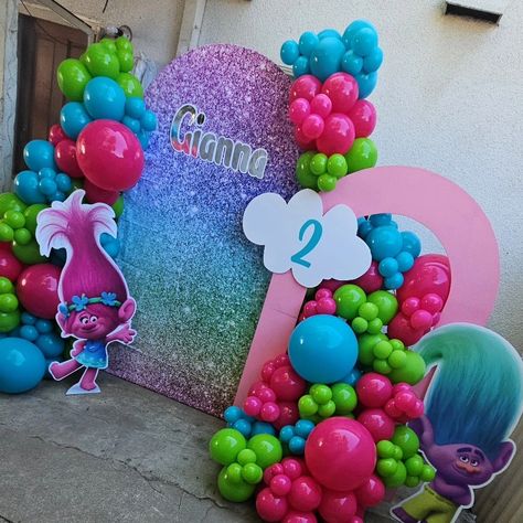 Trolls Balloon Decor ✨️ #trollsparty #balloonartist #balloon #decor #birthday #explorepage #ideasdecoracion #parati #fyp Trolls Birthday Balloons, Trolls Birthday Backdrop, Trolls Balloon Decoration, Trolls Balloon Garland, Trolls Balloon Arch, Trolls Backdrop Ideas, Trolls Balloons, Trolls Party Decorations, Balloon Decor Birthday