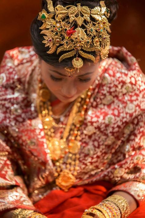 Newari Traditional Jewellery, Newari Jewelry, Nepali Bride Wedding Nepal, Newari Dress Design, Newari Wedding, Nepalese Wedding, Newari Dress, Daura Suruwal, Newari Culture