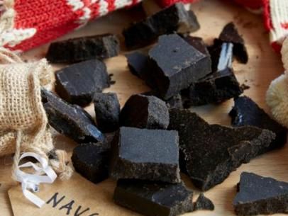 Coal Candy Recipe, Desserts Party Ideas, Desserts Party, Christmas Coal, Food Network Chefs, Candy Ideas, Best Christmas Recipes, Food Network Canada, Gel Food Coloring