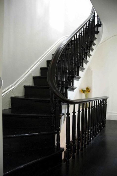 10 Elegant Stairs from the Remodelista Architect/Designer Directory - Remodelista Black Painted Stairs, درابزين السلم, Black Staircase, Black Stairs, Painted Staircases, Brooklyn Brownstone, Painted Stairs, White Cottage, Up House