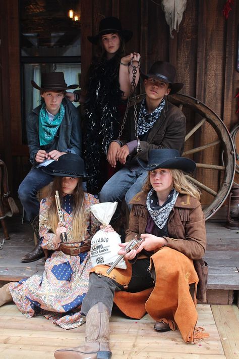 Group western group picture kids Cowboy Group Photoshoot, Pose Yearbook, Yearbook Photography, Wild West Outfits, Group Shoot, Stock Horse, Yearbook Photo, Old West Photos, Wild West Theme