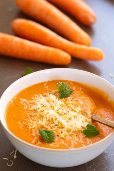 soup maker recipe for carrot and red pepper with cheese Red Soup Recipe, Red Pepper Soup Recipe, Healthy Soup Recipes Clean Eating, Roasted Pepper Soup, Warming Soups, Pepper Soup Recipe, Bell Pepper Soup, Red Pepper Recipes, Soup Maker Recipes