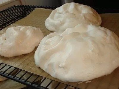 Microwave Meringues Magic Quick Puddings, Meringue Nests, How To Make Meringue, Meringue Recipe, Eton Mess, Baking Bread Recipes, Cold Desserts, Sweet Treats Recipes, Meringue Cookies