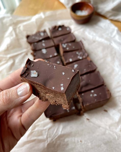 Protein Bar Chocolate, Almond Flour Protein Bar, Protein Bars Recipe, 2023 Meals, Protein Bar Recipe, Nutrition Bar, Clean Treats, Chocolate Protein Bars, Protein Bars Homemade