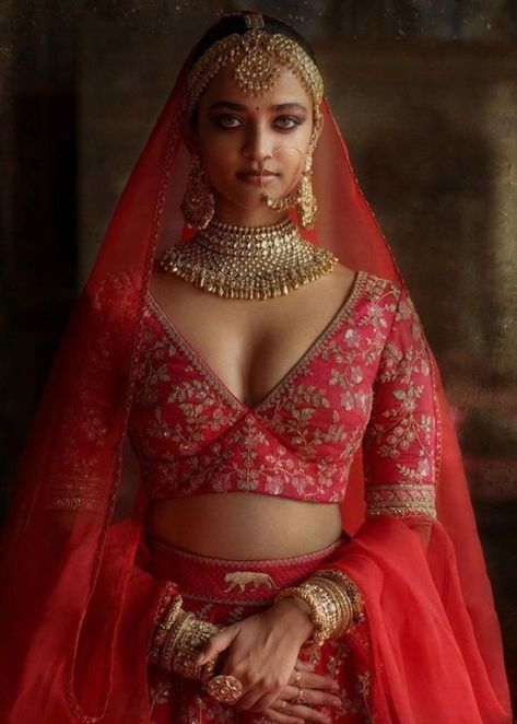 Not Just Lehengas, Here Are 10+ Sabyasachi Blouses You'll Fall Hard For! Sabyasachi Blouses, Fancy Collar, Sabyasachi Bridal, Sabyasachi Lehenga, Lehenga Blouse Designs, Bridal Lehenga Red, Wedding Blouse Designs, Blouse Designs Indian, Wedding Blouse