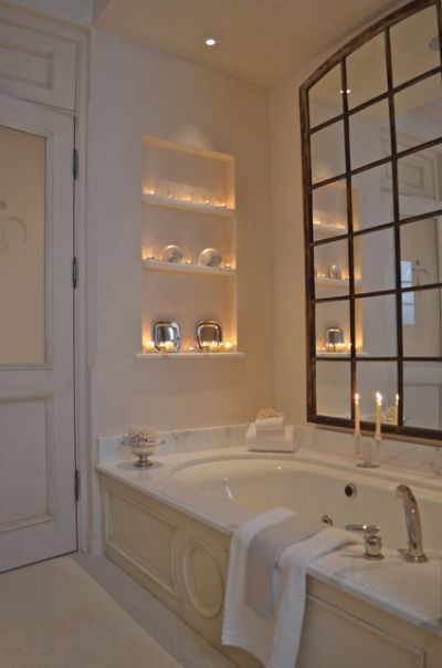 Makeover Kamar Mandi, Best Bathroom Lighting, Bright Bathroom, Eclectic Bathroom, Bad Inspiration, Wall Bathroom, Bathroom Tub, White Bath, Bathroom Windows