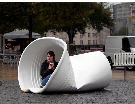 A giant discarded coffee cup has mysteriously appeared in the Promenade area of Cannon’s Road in Bristol, crumpled and misshapen as if already used by its previous owner after they enjoyed a larger than life morning drink. The life-like sculpture was specially commissioned to mark the launch of Panasonic’s Lumix DMC-ZX1 compact camera with an 8 x optical zoom. Public Sculpture, Louise Bourgeois, Sculpture Installation, Outdoor Art, Land Art, Public Art, Art Plastique, Urban Design, Optical Illusions