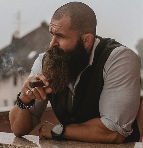 Barba Hipster, Ducktail Beard, Badass Beard, Long Beard Styles, Long Beard, Bald With Beard, Epic Beard, Big Beards, Beard Hairstyle