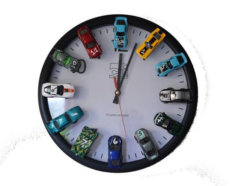 crafts and games to play with toy cars Hot Wheels Diy, Wheel Clock, Tire Storage, Initial Art, Box For Storage, Car Clock, Clock Painting, Awesome Crafts, Cars Room