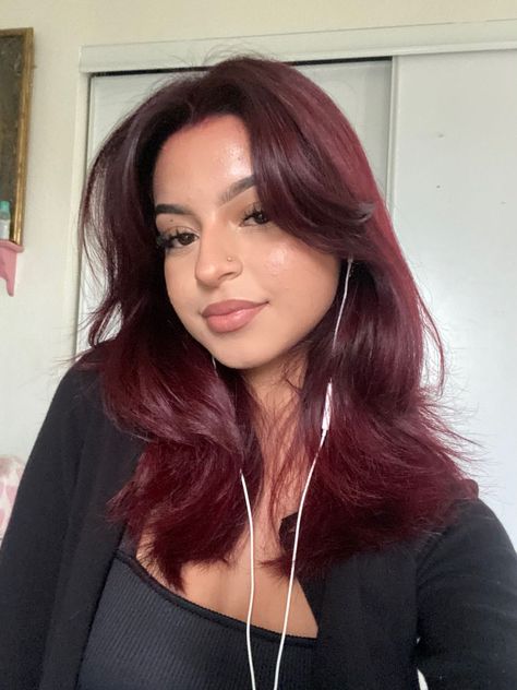 Burgandy Hair Outfit, Burgundy Curtain Bangs, Cherry Coke Hair Color Aesthetic, Dark Red Mid Length Hair, Cherry Coke Red Hair Color Burgundy Purple, Medium Length Cherry Red Hair, Red Hair Grown Out Roots, Red Hair On Mexican Women, Cherry Red Hair Brown Skin