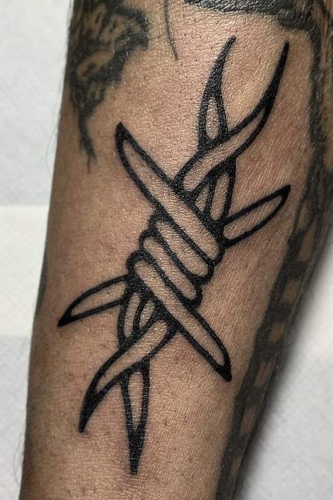 Traditional Hinge Tattoo, Small Filler Traditional Tattoo, Old School Tattoo Design Traditional Styles Flash Art, Beginner Tattoos Ideas Simple, Male Knee Tattoo, Forearm Tattoo American Traditional, Trad Tattoo Filler, Small Tattoos With Shading, Simple Punk Tattoos