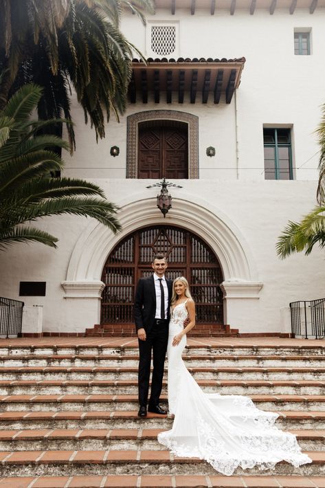 An intimate courthouse wedding in Southern California.  This small wedding, which was closer to   an elopement, was such a perfect day in Santa Barbara. Devan + Tanner   started the day getting ready in an airbnb with their closest friends   and family, and their little twins, who just stole the show the entire   time they were so cute. They exchanged vows and rings at the Santa   Barbara courthouse, followed by a chill afternoon and then dinner at a   local restaurant in town. Santa Barbara Courthouse Wedding, City Hall Wedding Photos, Mexico Wedding Venue, Wedding Reception Layout, Courthouse Wedding Photos, Santa Barbara Courthouse, Wedding California, Wedding Court, City Hall Wedding