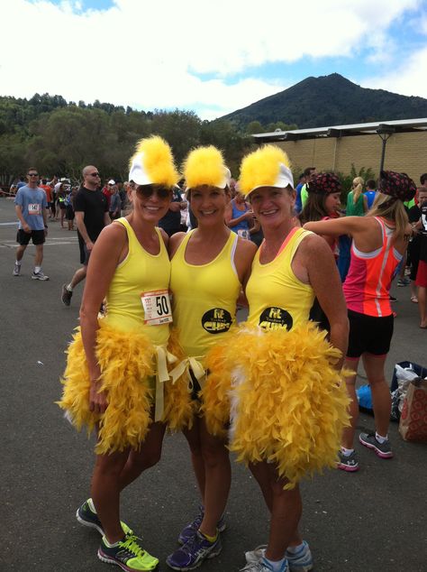 Chicks running costumes. Ragnar Bubble Run Outfit Ideas, Fun Run Themes, 5k Outfit Ideas Runners, 5k Outfit Ideas, 5k Outfit, Halloween 5k, Muddy Princess, Walk Outfits, 5k Costume