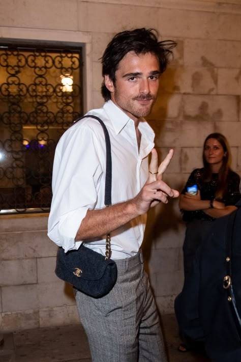 ❦ on X Men With Purses, Jacob Elordi Handbag, Jacob Elordi Purse, Jacob Elordi Style, Fashion In 2023, Chanel Bag Outfit, Men Handbag, Chanel Men, Jacob Elordi